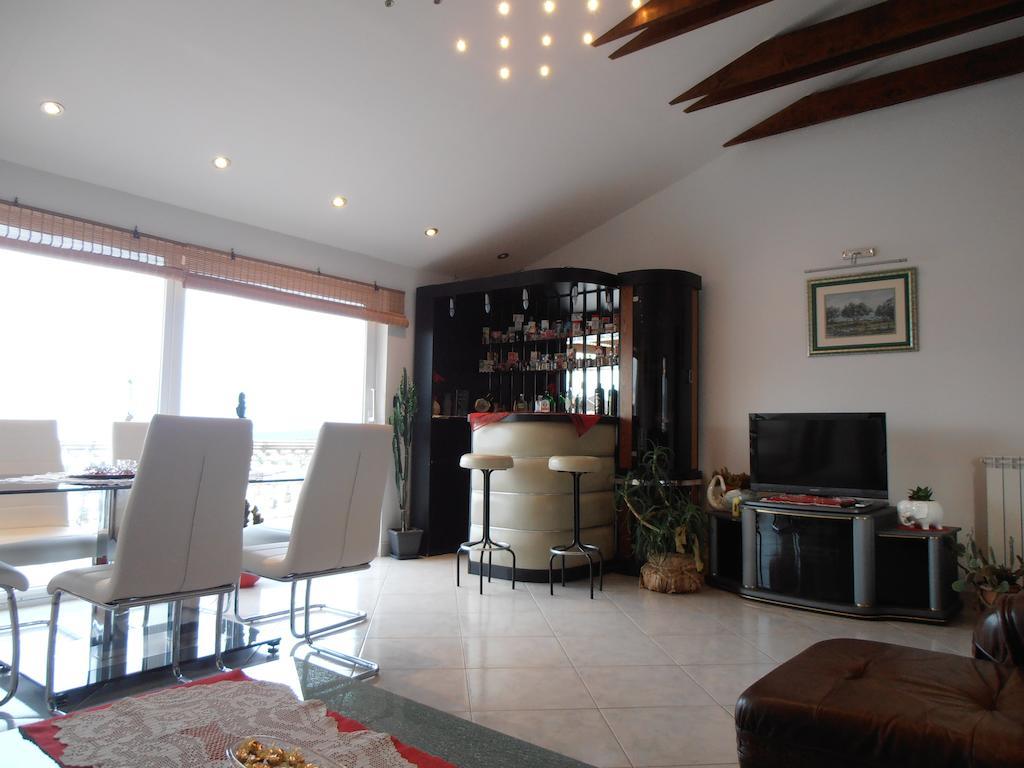 Villa Dijana Malinska Ruang foto